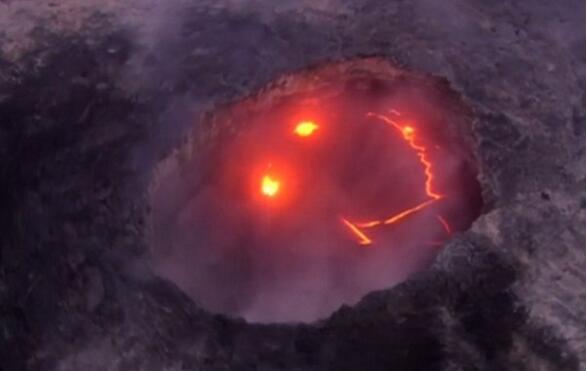 火山喷发历来都是大型自然灾害，要是在无人区还好，如果是在居民区，造成的后果将非常严重，因此很多文学和影视作品都把火山爆发的情景和地狱联系起来。然而如果这地狱之门向你微笑，你该作何感想?