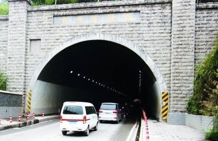 贵州惊现时光隧道