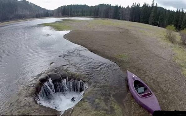 灵异之湖：美国惊现神秘水洞
