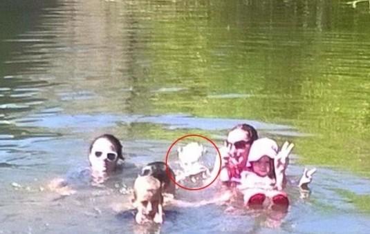 一张游泳照片惊现百年溺亡女孩